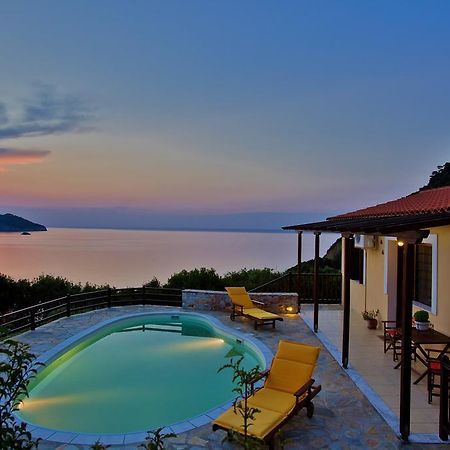 Porto Skopelos Villas エクステリア 写真