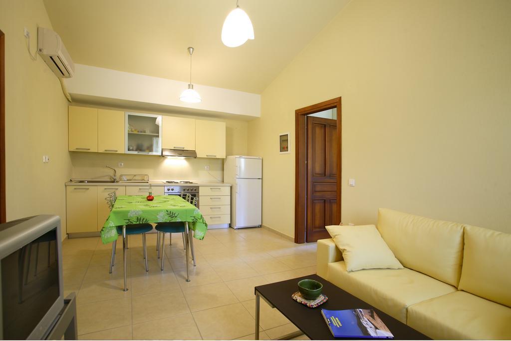 Porto Skopelos Villas エクステリア 写真
