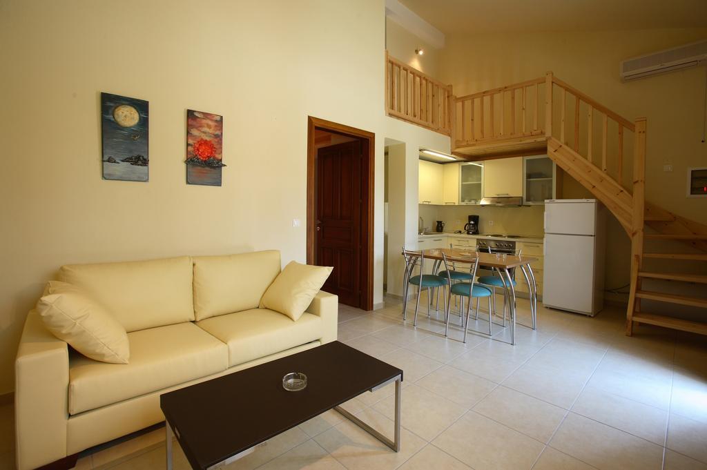 Porto Skopelos Villas エクステリア 写真